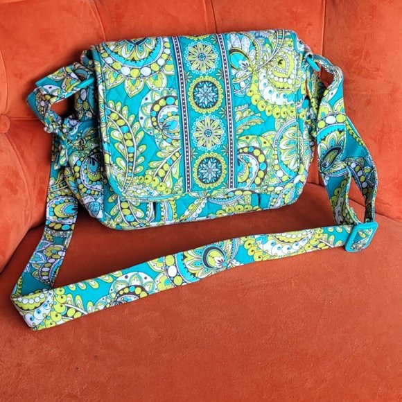 Vera Bradley Handbags - Vera Bradley Crossbody Bag